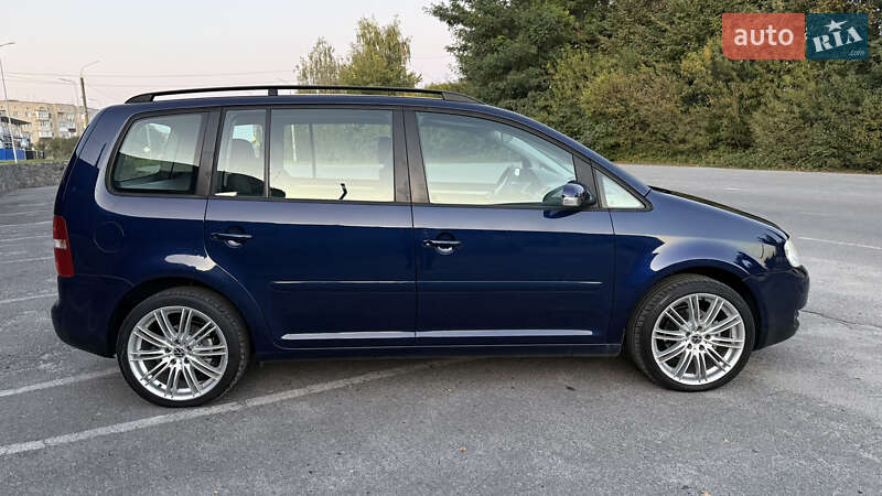 Минивэн Volkswagen Touran 2006 в Шепетовке