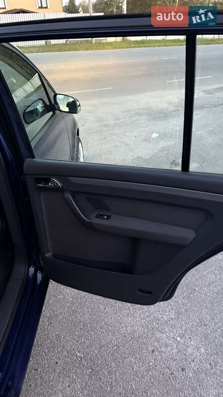 Минивэн Volkswagen Touran 2006 в Шепетовке