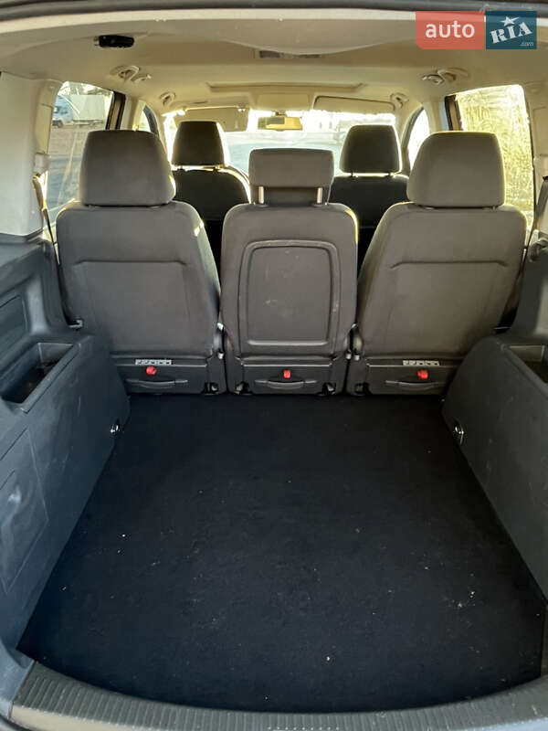 Минивэн Volkswagen Touran 2008 в Сарнах