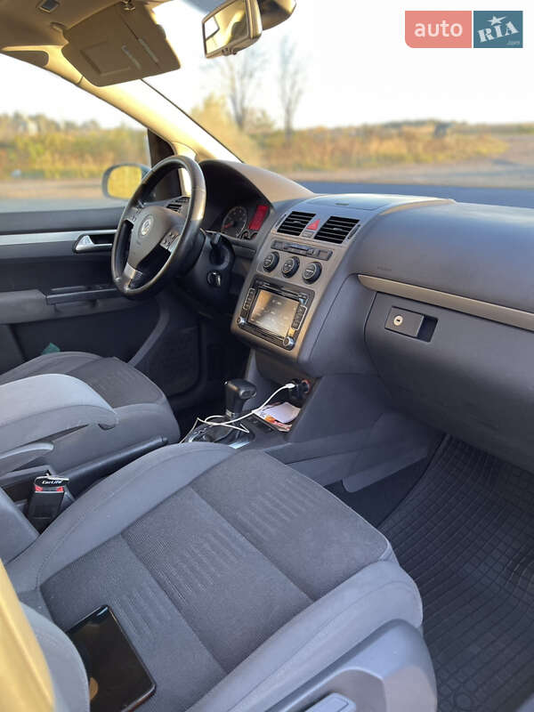 Минивэн Volkswagen Touran 2008 в Сарнах