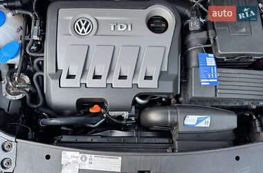 Минивэн Volkswagen Touran 2012 в 