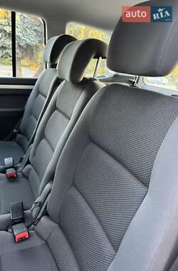 Минивэн Volkswagen Touran 2011 в 