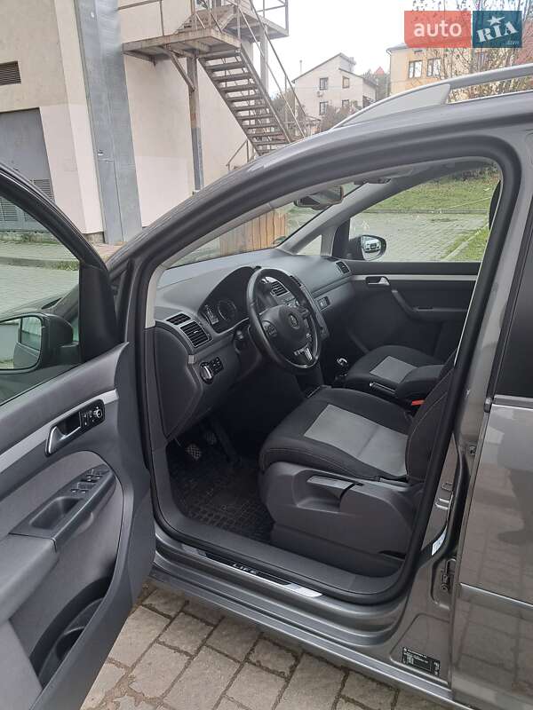 Мінівен Volkswagen Touran 2014 в Львові фото 26 Мінівен Volkswagen Touran 2014 в Львові