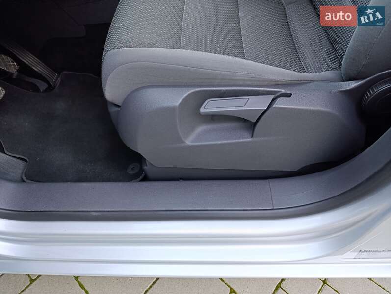 Минивэн Volkswagen Touran 2011 в Ивано-Франковске фото 28 Минивэн Volkswagen Touran 2011 в Ивано-Франковске