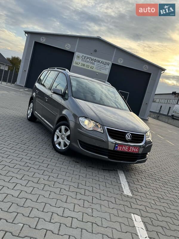 Минивэн Volkswagen Touran 2007 в Нововолынске