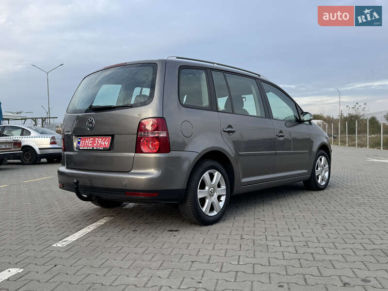 Минивэн Volkswagen Touran 2007 в Нововолынске