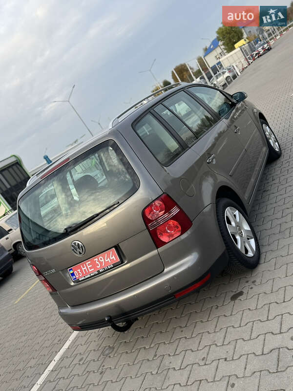 Минивэн Volkswagen Touran 2007 в Нововолынске