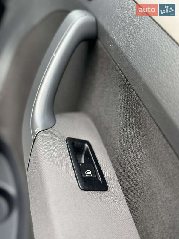 Минивэн Volkswagen Touran 2007 в Нововолынске