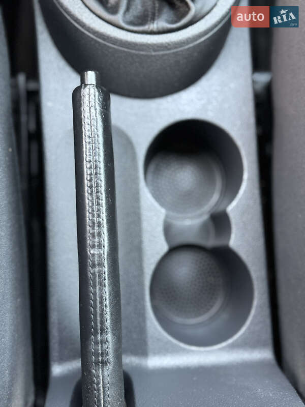 Минивэн Volkswagen Touran 2007 в Нововолынске