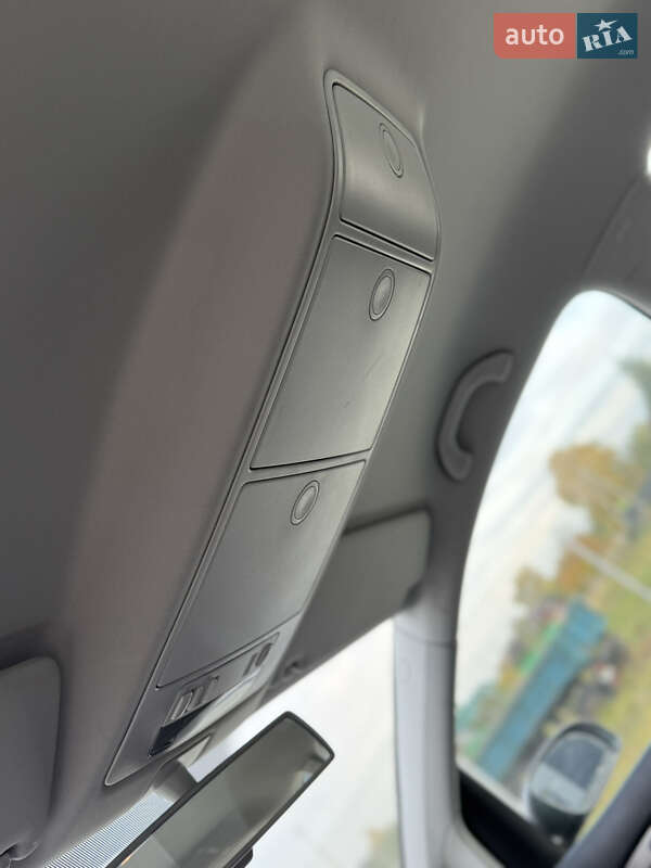 Минивэн Volkswagen Touran 2007 в Нововолынске