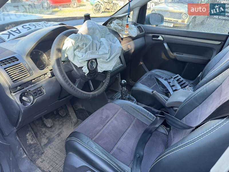 Мінівен Volkswagen Touran 2003 в Одесі