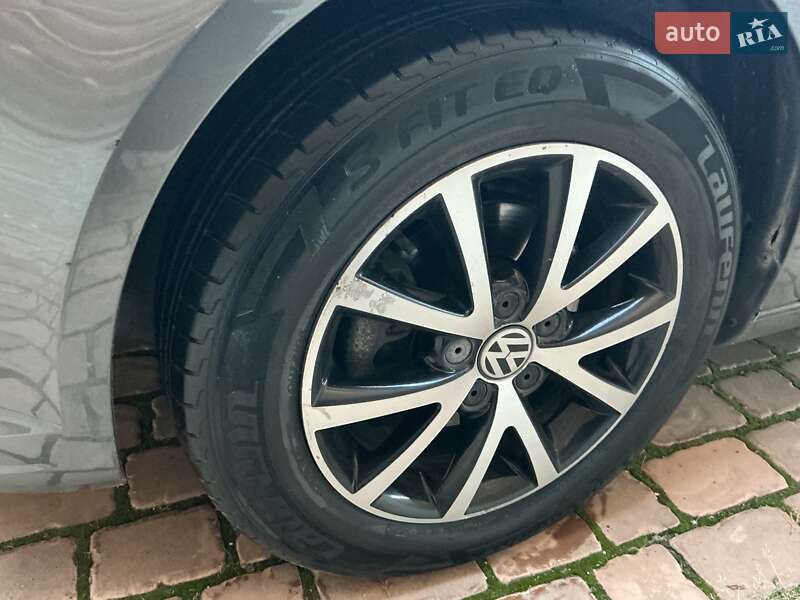 Мінівен Volkswagen Touran 2014 в Києві