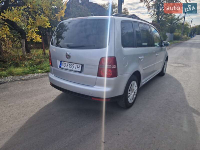 Минивэн Volkswagen Touran 2007 в Мукачево