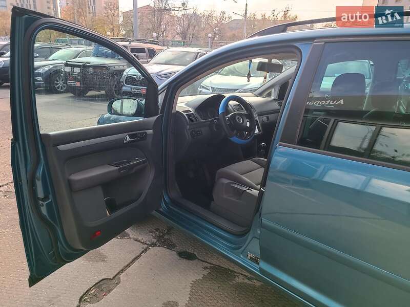 Мінівен Volkswagen Touran 2005 в Харкові