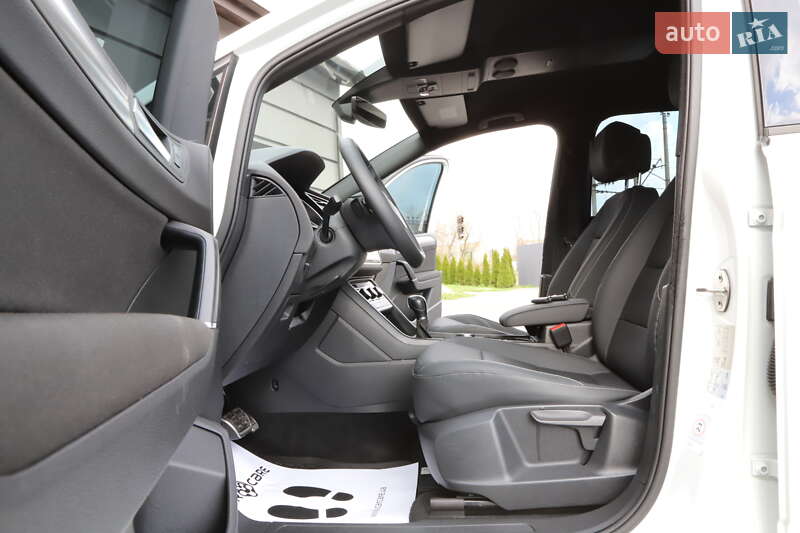 Микровэн Volkswagen Touran 2018 в Дрогобыче