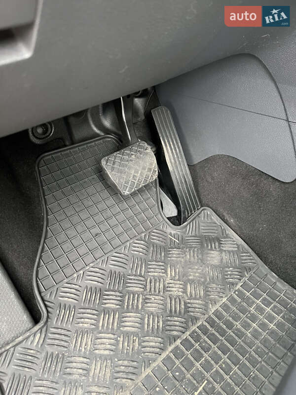 Минивэн Volkswagen Touran 2012 в Киеве