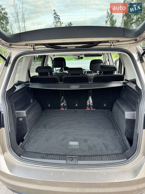 Микровэн Volkswagen Touran 2017 в Луцке фото 18 Микровэн Volkswagen Touran 2017 в Луцке