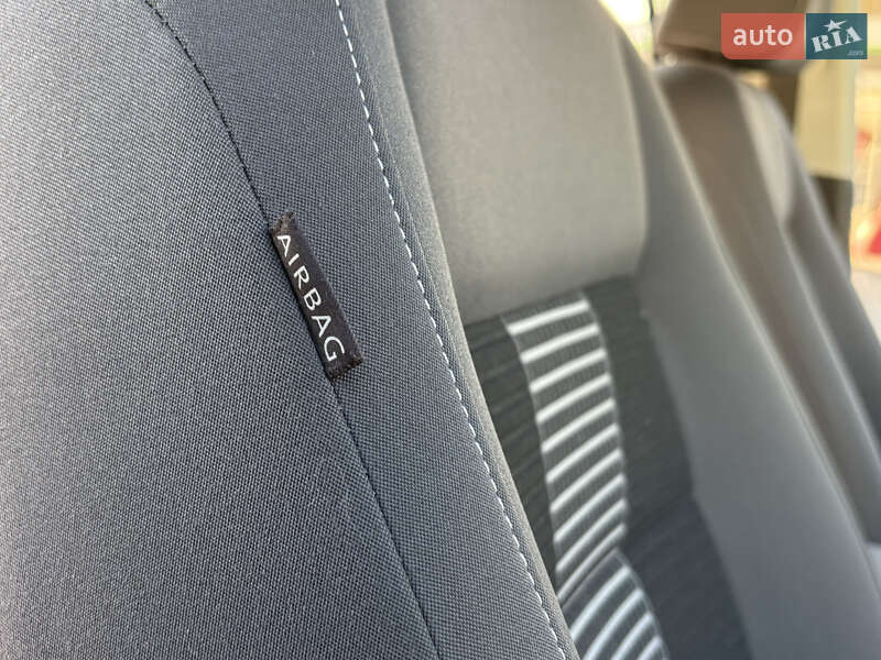 Минивэн Volkswagen Touran 2009 в Житомире фото 31 Минивэн Volkswagen Touran 2009 в Житомире