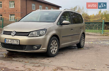 Минивэн Volkswagen Touran 2012 в Коростене