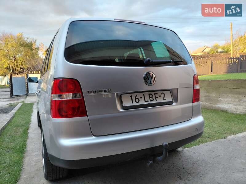 Минивэн Volkswagen Touran 2006 в Ровно