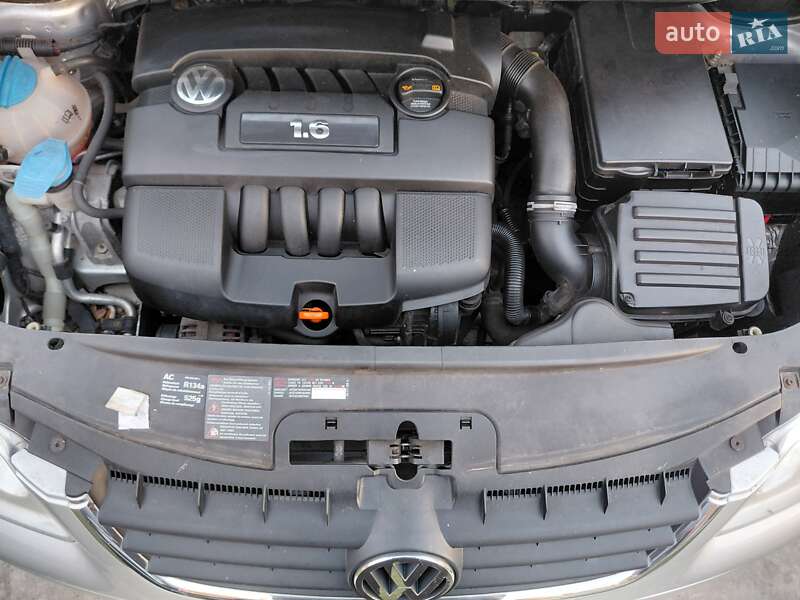 Минивэн Volkswagen Touran 2006 в Ровно