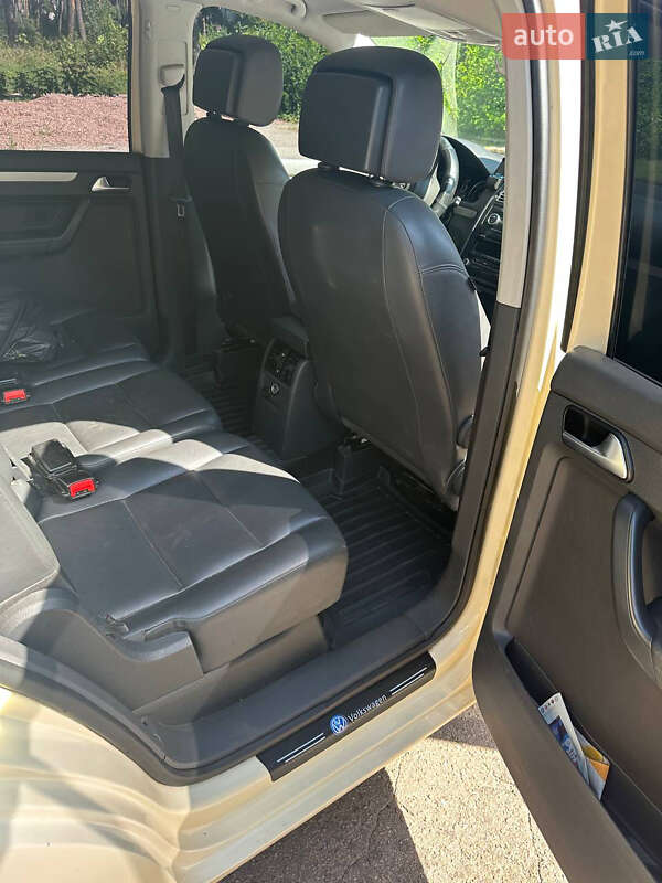 Минивэн Volkswagen Touran 2014 в Житомире