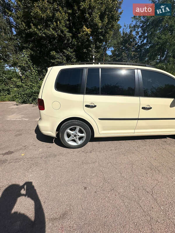 Минивэн Volkswagen Touran 2014 в Житомире