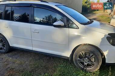 Минивэн Volkswagen Touran 2010 в Гребенке