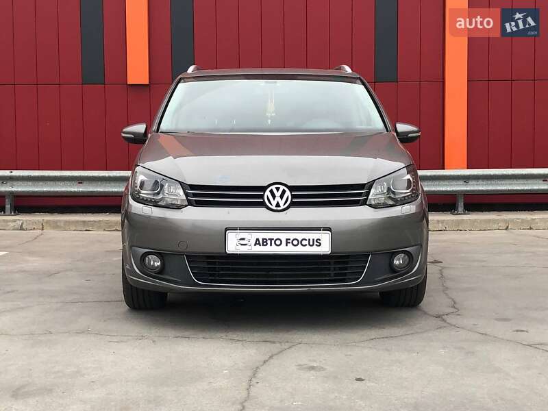 Мінівен Volkswagen Touran 2010 в Києві