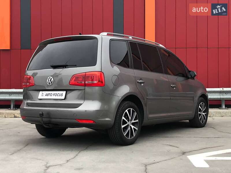 Мінівен Volkswagen Touran 2010 в Києві