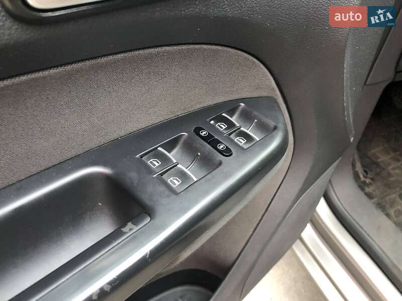 Мінівен Volkswagen Touran 2010 в Києві