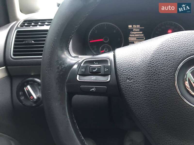 Мінівен Volkswagen Touran 2010 в Києві