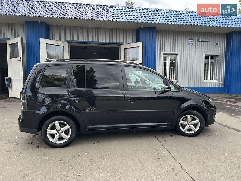 Минивэн Volkswagen Touran 2009 в Кривом Роге фото 7 Минивэн Volkswagen Touran 2009 в Кривом Роге