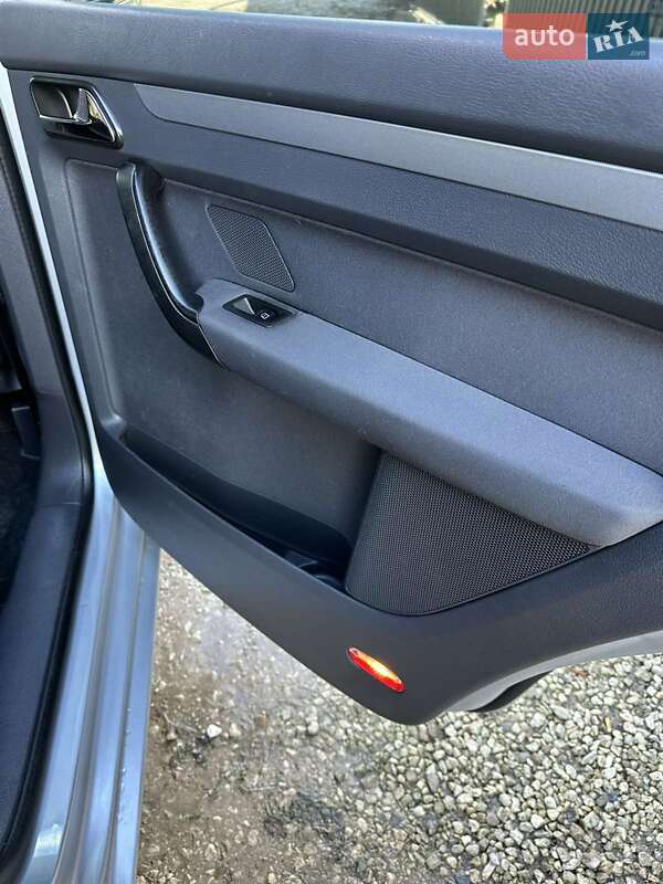 Минивэн Volkswagen Touran 2005 в Ивано-Франковске фото 6 Минивэн Volkswagen Touran 2005 в Ивано-Франковске