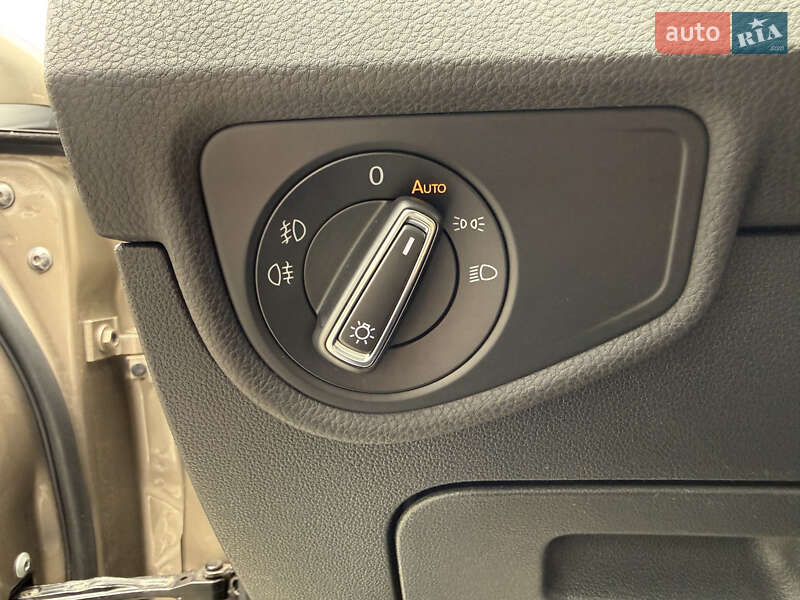 Микровэн Volkswagen Touran 2019 в Сокале