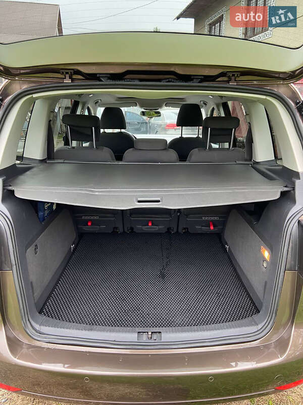 Минивэн Volkswagen Touran 2011 в Каменке-Бугской