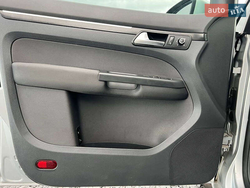 Мінівен Volkswagen Touran 2012 в Львові