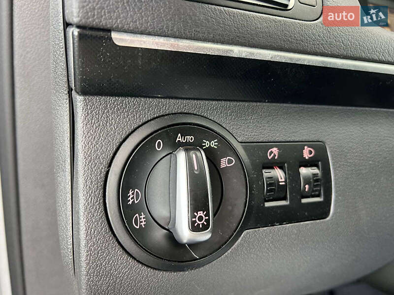 Мінівен Volkswagen Touran 2012 в Львові