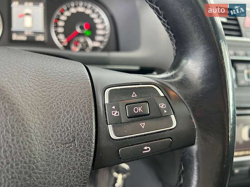 Мінівен Volkswagen Touran 2012 в Львові