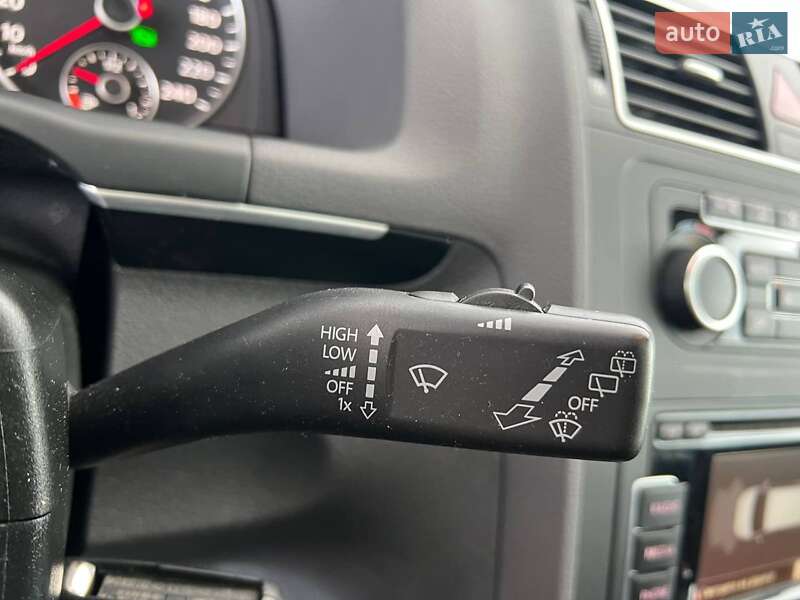 Мінівен Volkswagen Touran 2012 в Львові