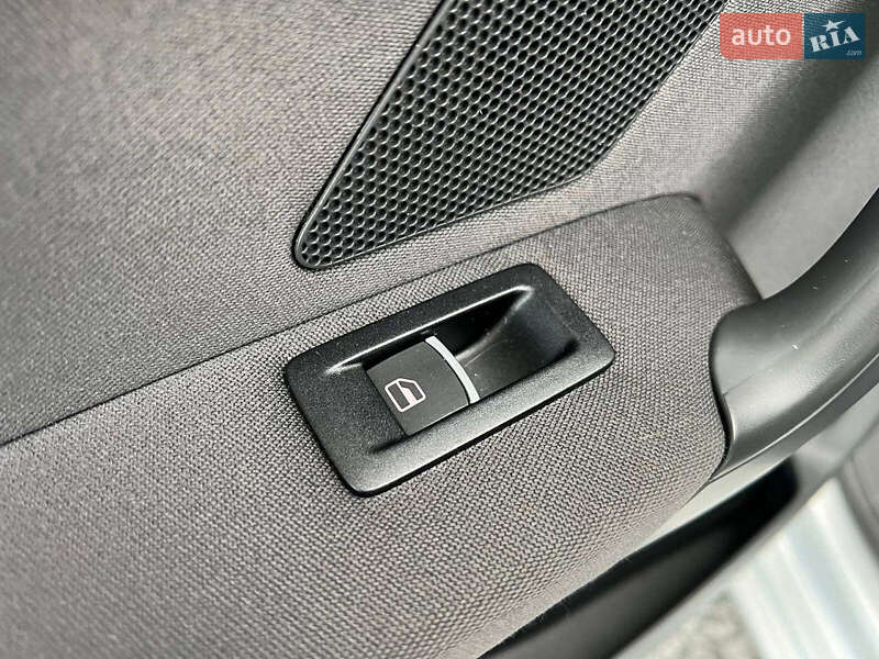 Мінівен Volkswagen Touran 2012 в Львові