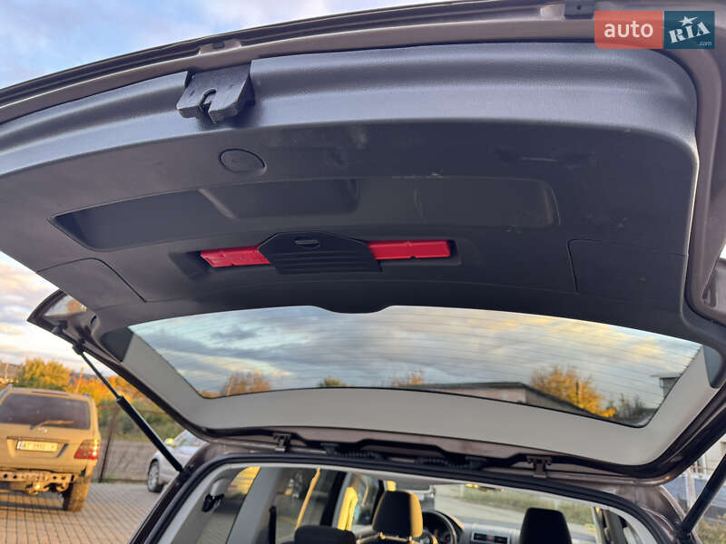 Мінівен Volkswagen Touran 2011 в Коломиї