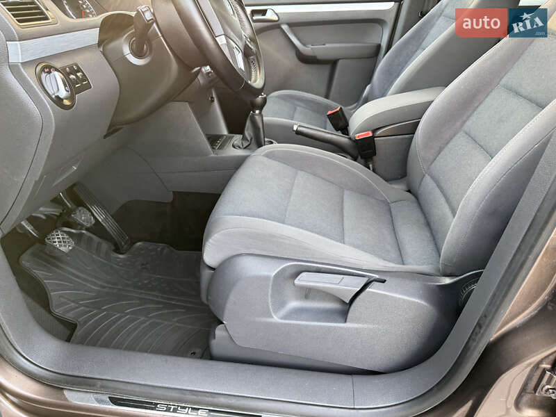 Мінівен Volkswagen Touran 2011 в Коломиї