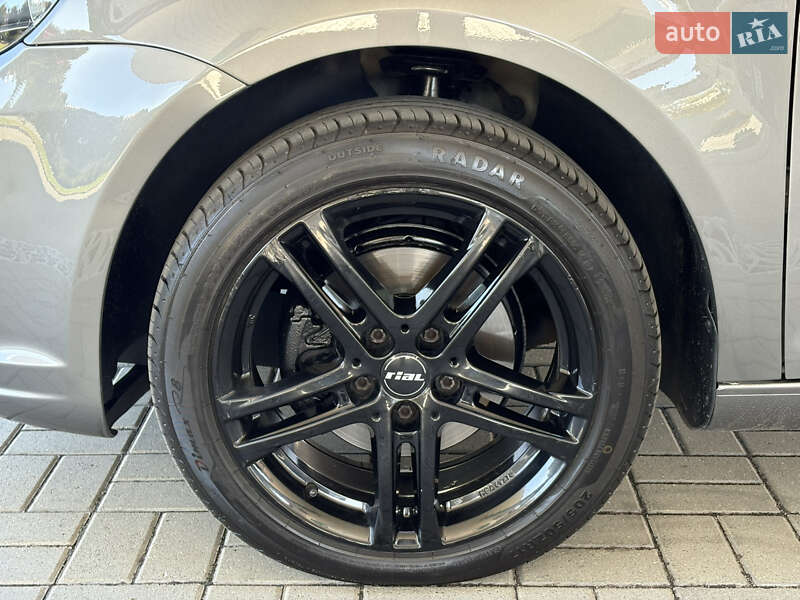 Минивэн Volkswagen Touran 2011 в Житомире