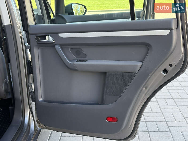 Минивэн Volkswagen Touran 2011 в Житомире