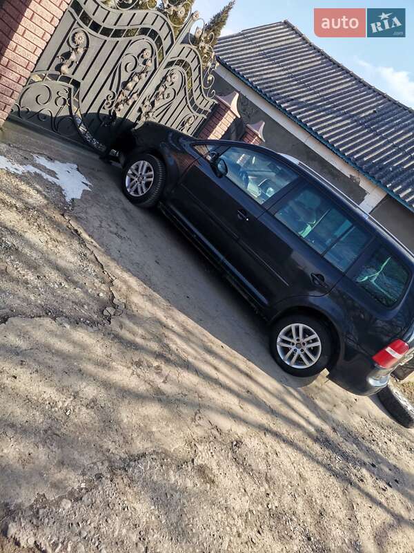 Минивэн Volkswagen Touran 2003 в Черновцах