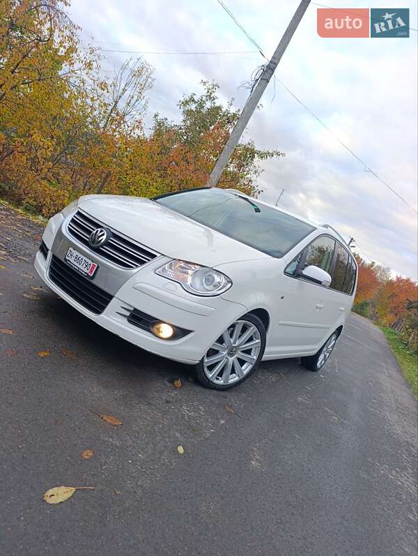 Минивэн Volkswagen Touran 2009 в Луцке