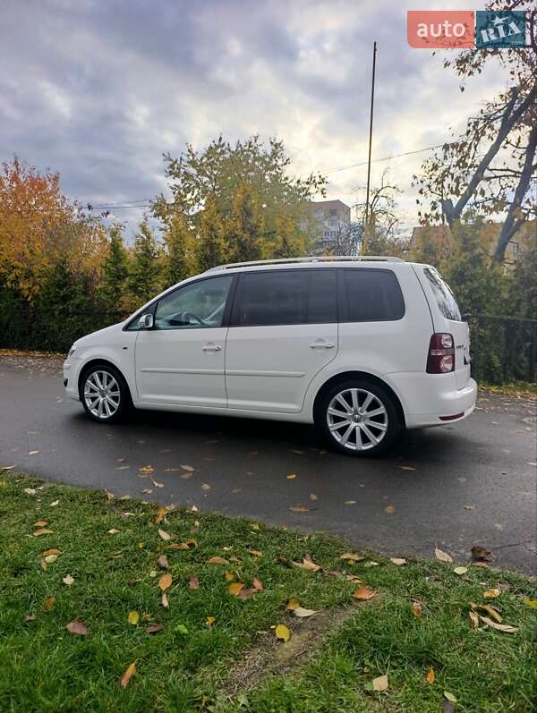 Минивэн Volkswagen Touran 2009 в Луцке