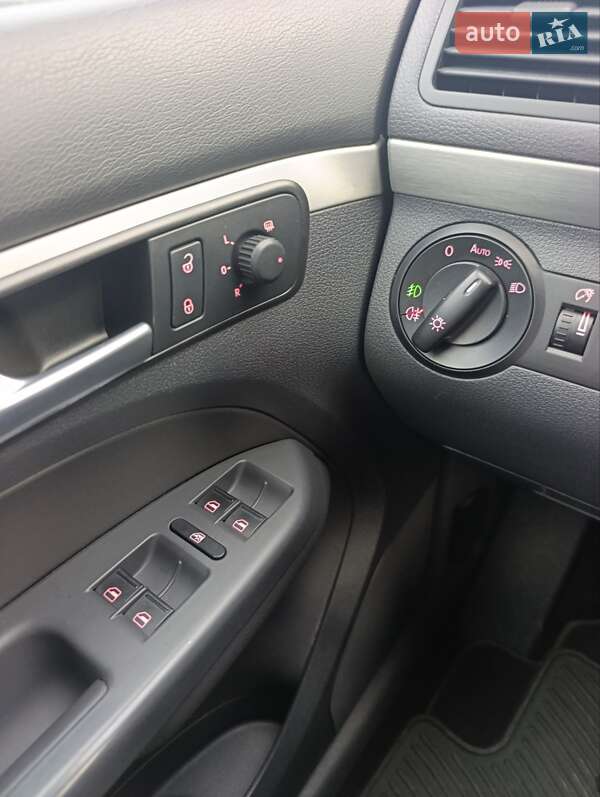 Минивэн Volkswagen Touran 2009 в Луцке