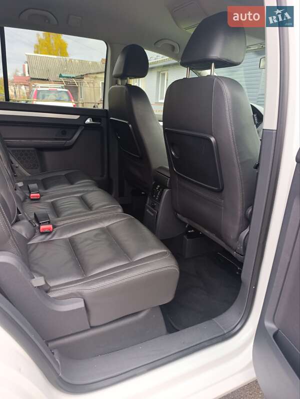 Минивэн Volkswagen Touran 2009 в Луцке